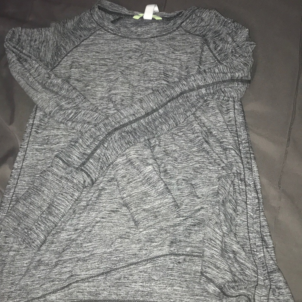 long sleeve athletic shirt. very comfortable.